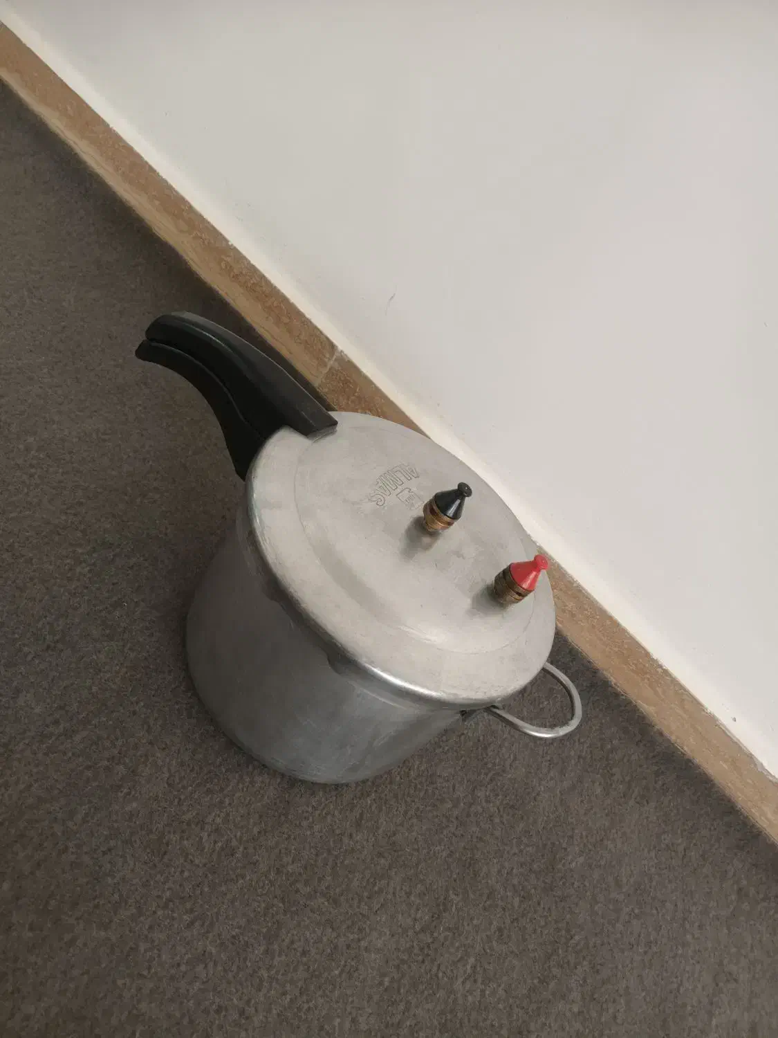 زودپز|ظروف پخت‌وپز|تبریز, |دیوار