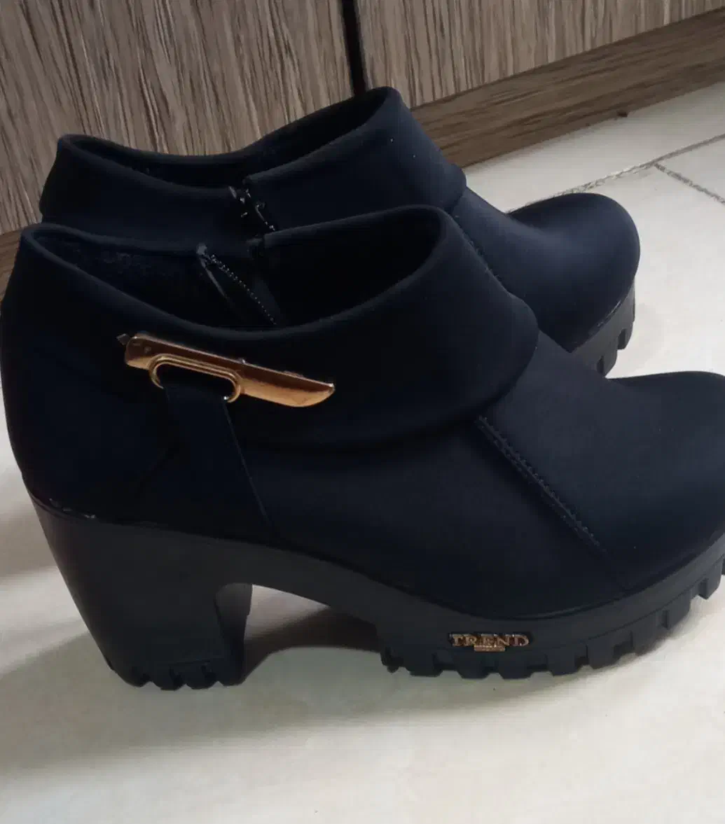 کفش نو|کیف، کفش، کمربند|رشت, کوی مهر|دیوار