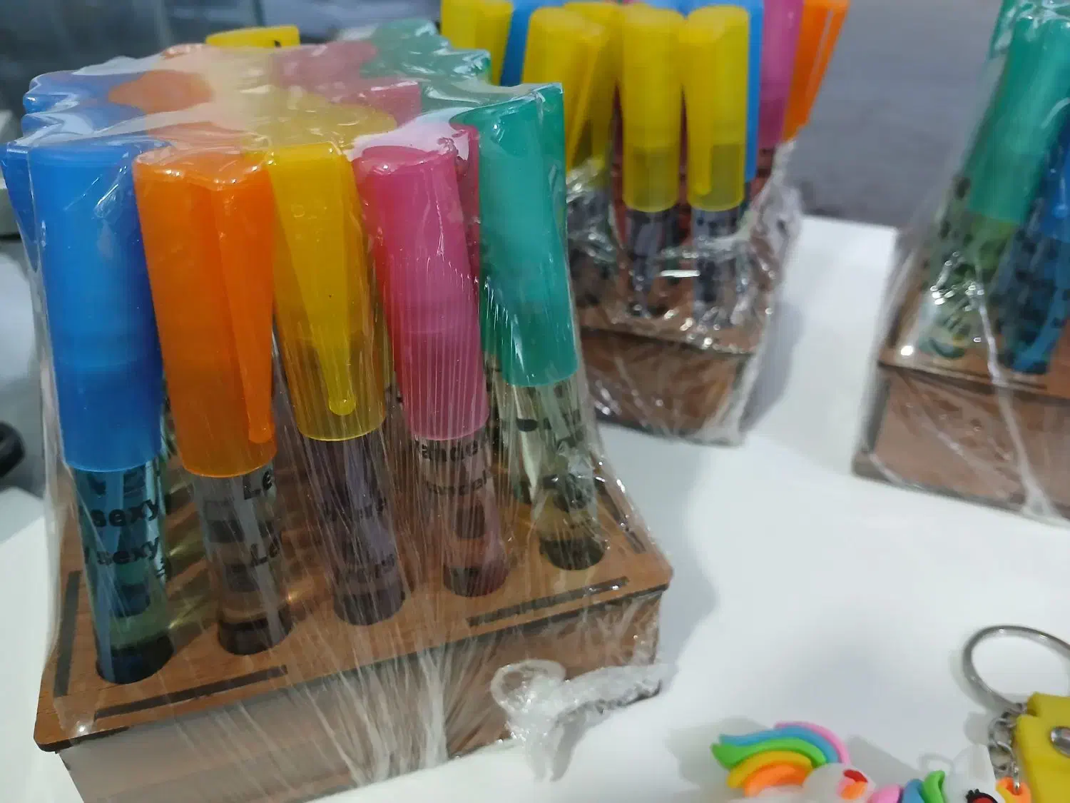 استند عطر جیبی و خودکاری|آرایشی، بهداشتی، درمانی|شیراز, تندگویان|دیوار