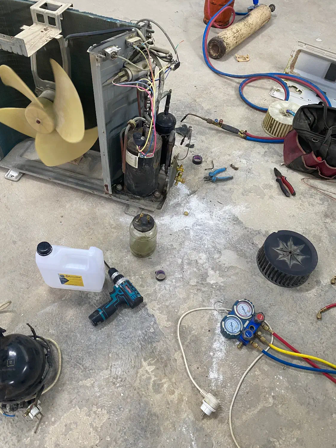 تعمیر تخصصی انواع کولر گازی نصب سرویس|خدمات پیشه و مهارت|قشم, |دیوار