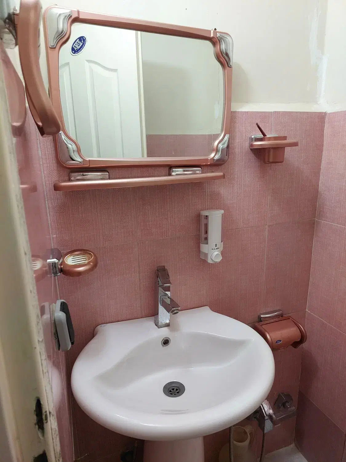 روشویی|لوازم سرویس بهداشتی|همدان, |دیوار