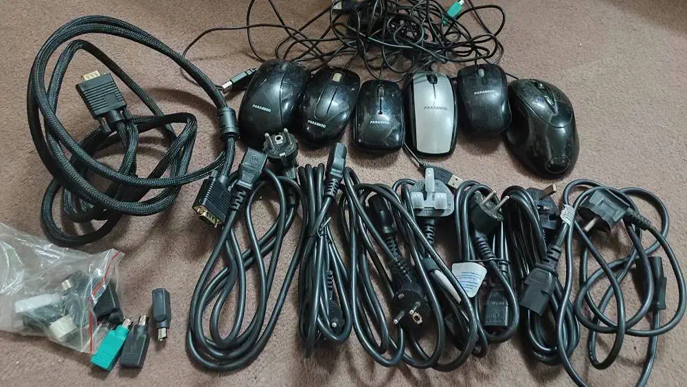 تعدادی لوازم کامپیوتر|قطعات و لوازم جانبی رایانه|تهران, قیام|دیوار