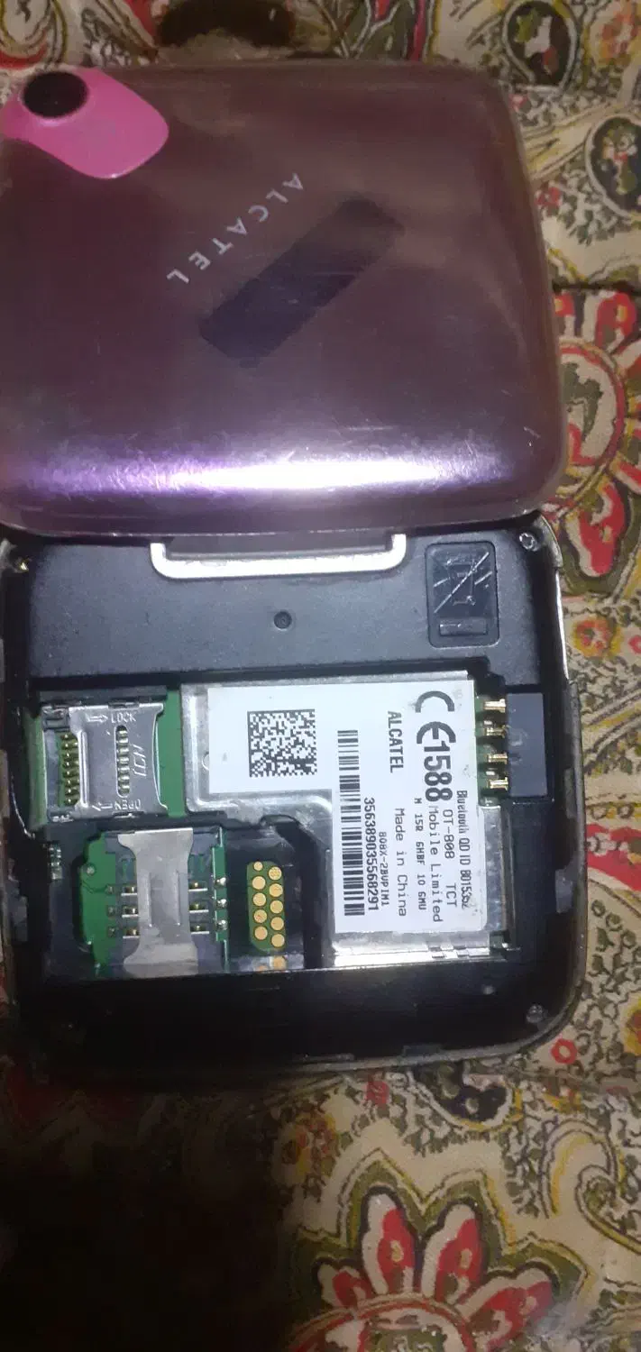 گوشی کلکسیونی آلکاتل مربعی شکل|موبایل|بروجرد, |دیوار