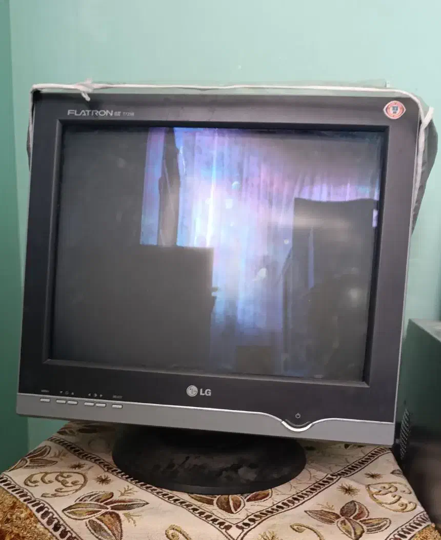 کامپیوتر LG|میز تحریر و کامپیوتر|سبزوار, کاشفی شمالی (دادگستری)|دیوار