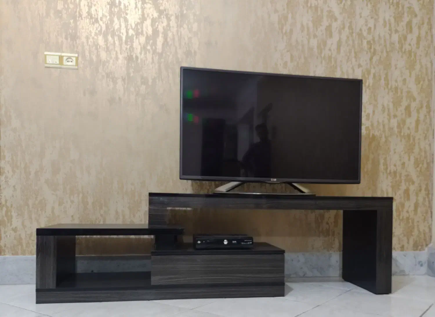میز تلویزیون دو تکه  هایگلاس و MDF کاملا نو|میز تلویزیون|ماهدشت, |دیوار