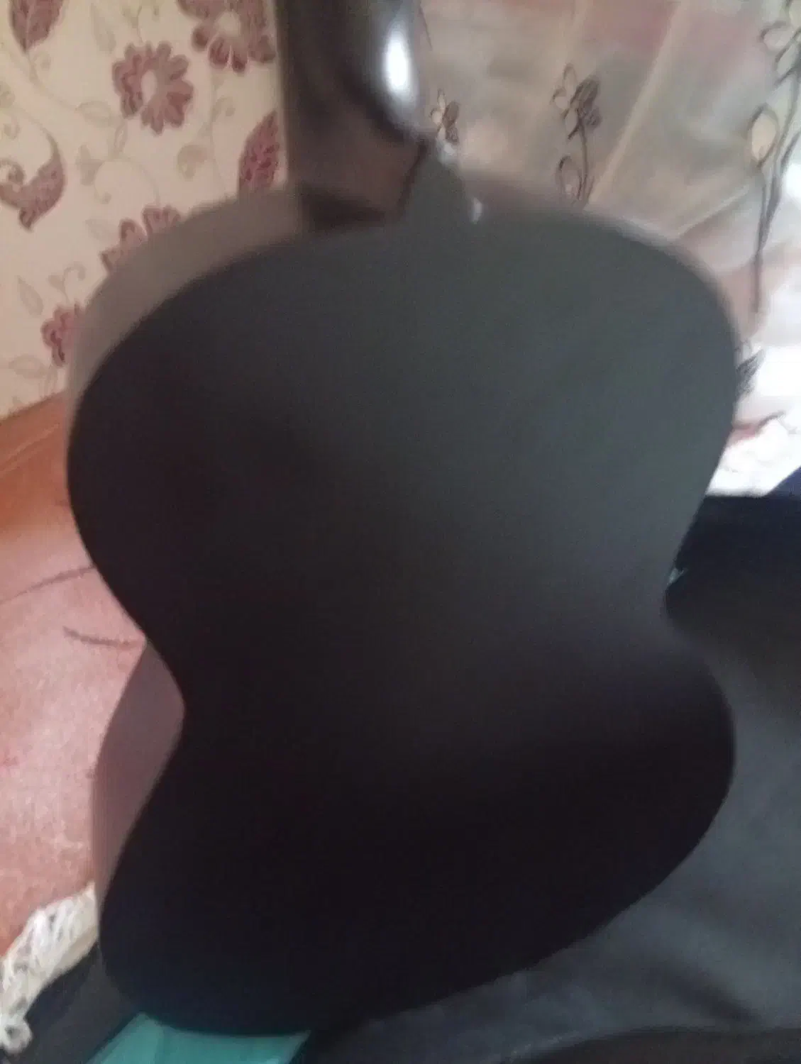 گیتار با چوب گردو|گیتار، بیس، امپلیفایر|ارومیه, |دیوار