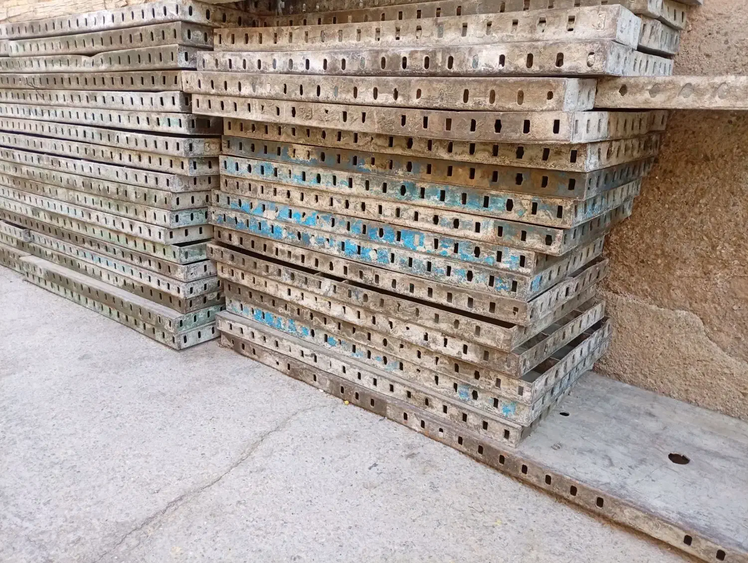 قالب و لوله و ورق و پوش بند و نبشی به فروش میرسد|مصالح و تجهیزات ساختمان|گرمسار, |دیوار