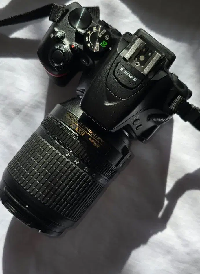 Nikon D5600لنز 18-140mm|دوربین عکاسی و فیلم‌برداری|تهران, هفت حوض|دیوار