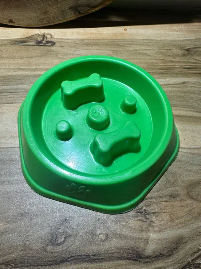 تمامی ظرفهای گربه از جمله استیل وبرس.نو زیرقیمت۷۰۰|لوازم جانبی حیوانات|تهران, امیریه|دیوار