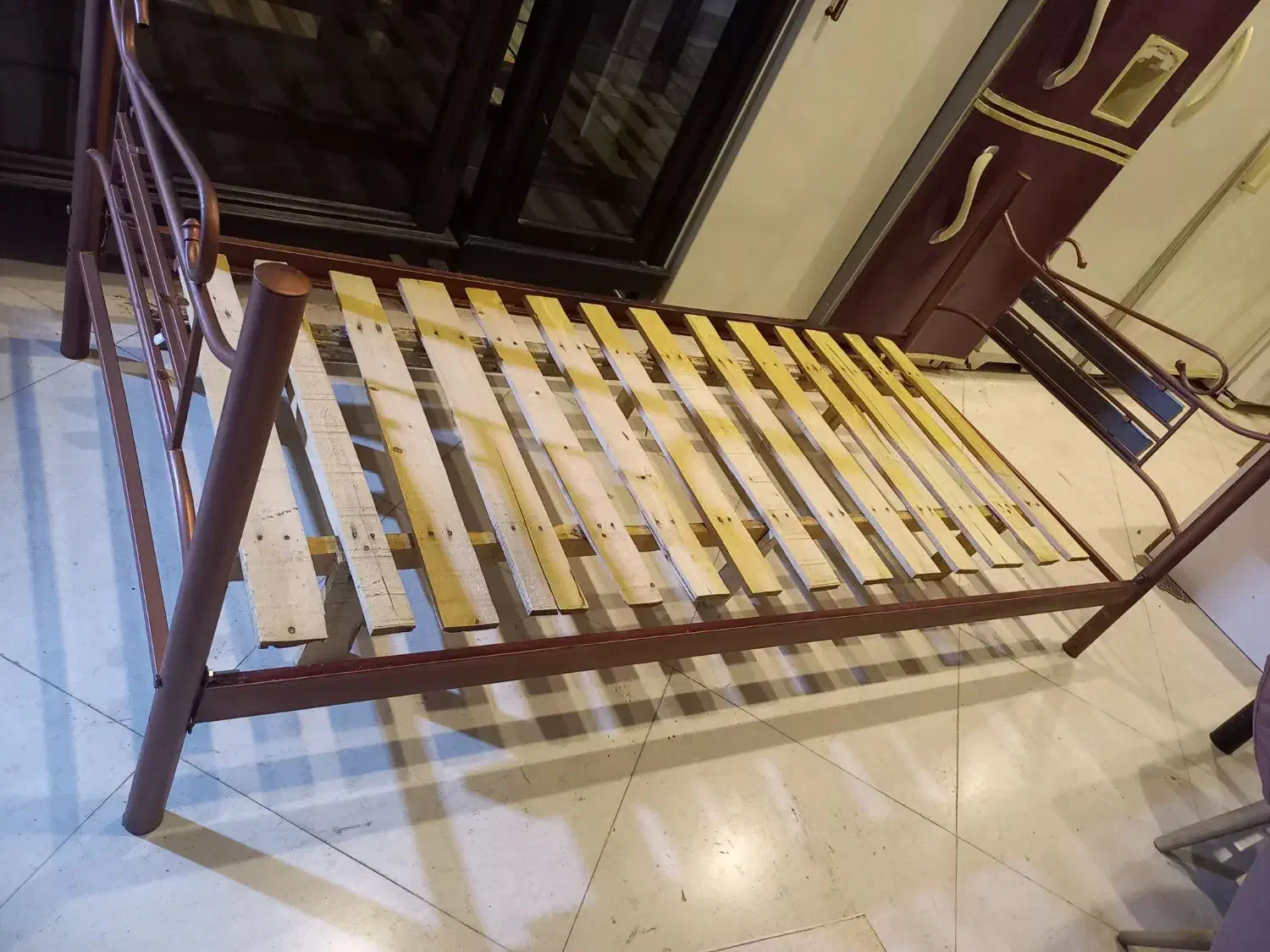 تخت یه نفره|تخت و سرویس خواب|یزد, |دیوار