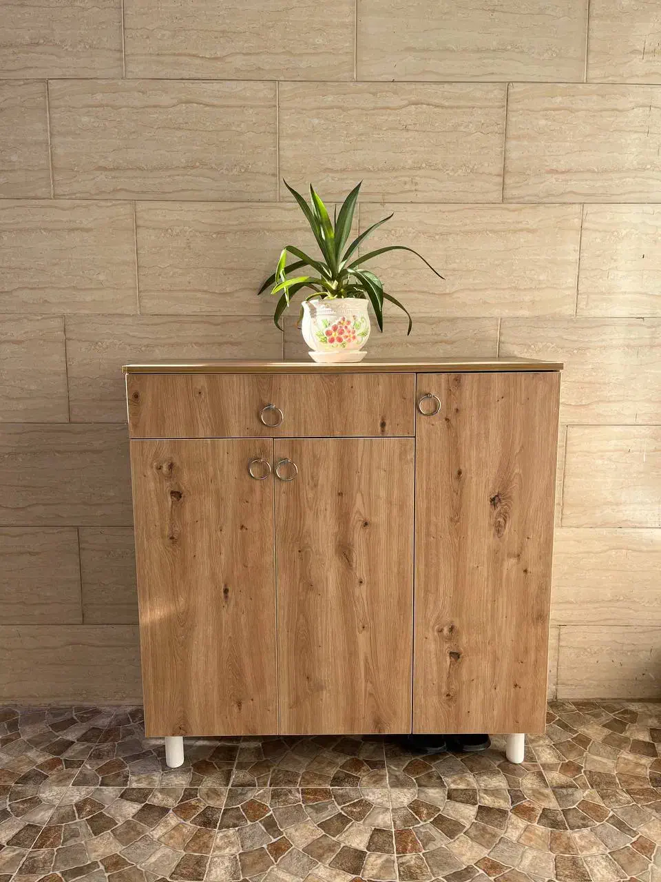 جاکفشی|جاکفشی، کمد، دراور|نیشابور, بزرگمهر|دیوار