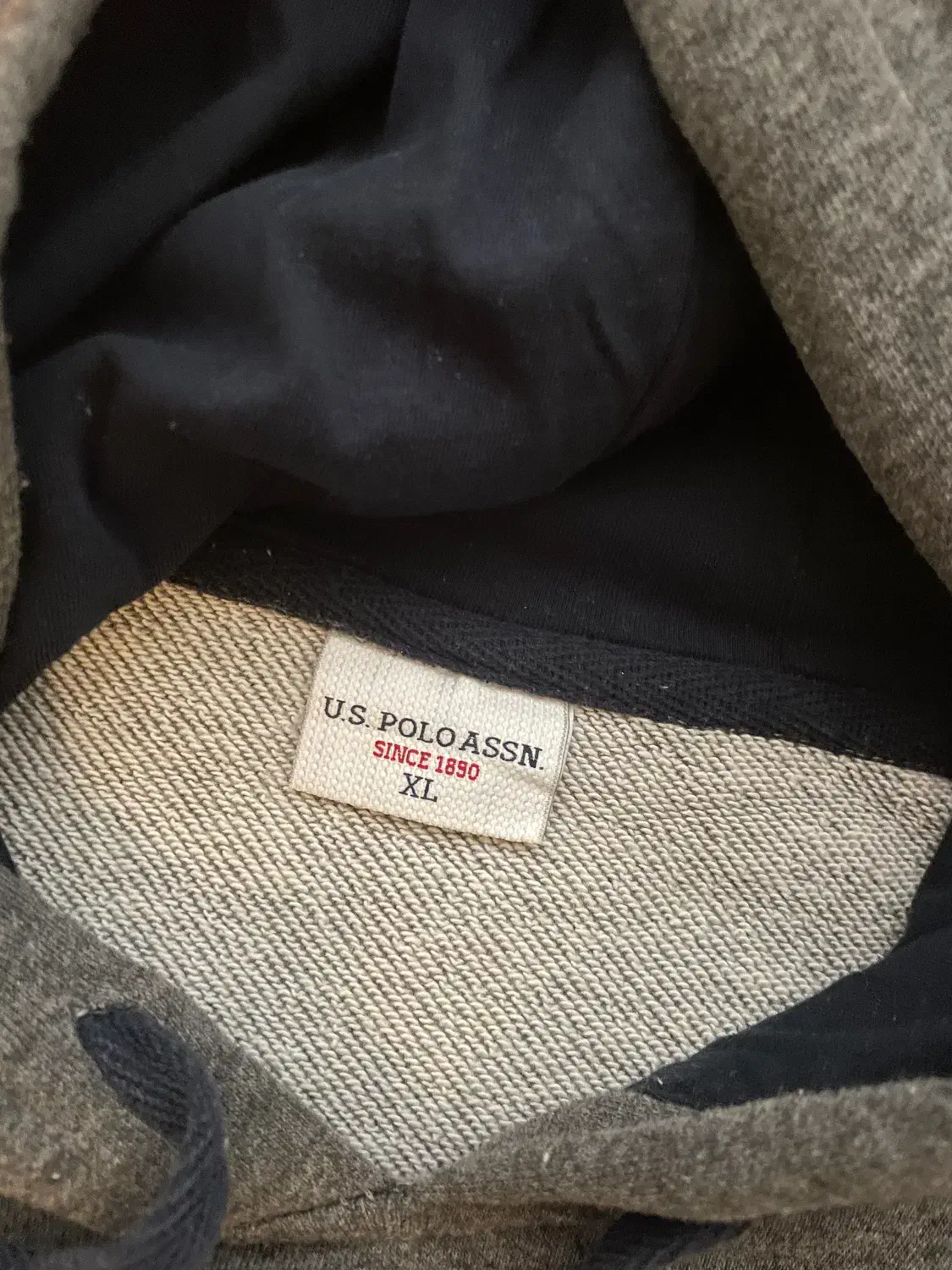 هودی و کلاه|لباس|مشهد, فلسطین|دیوار