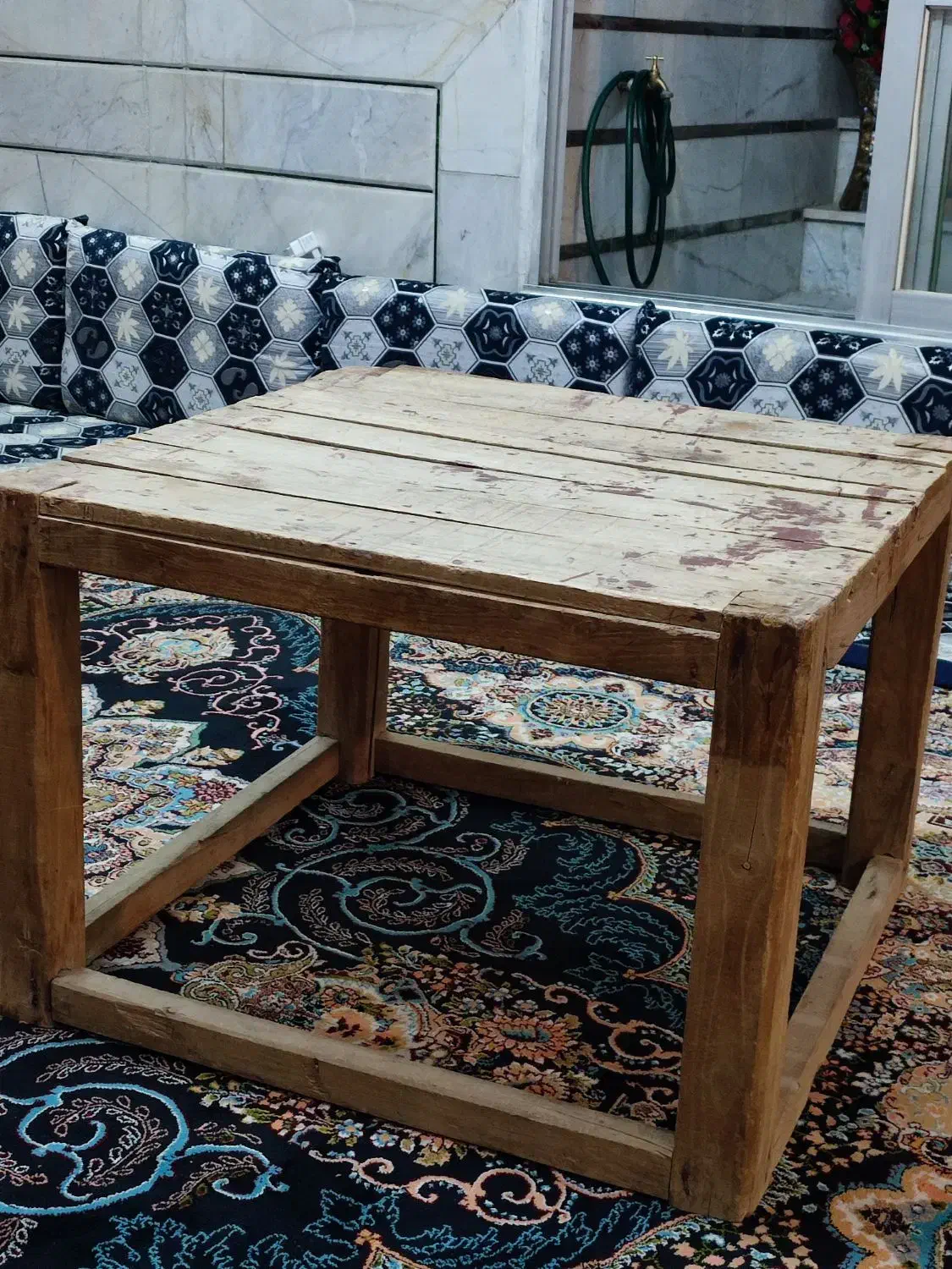 لحاف و میز کرسی|رختخواب، بالش، پتو|مبارکه, |دیوار