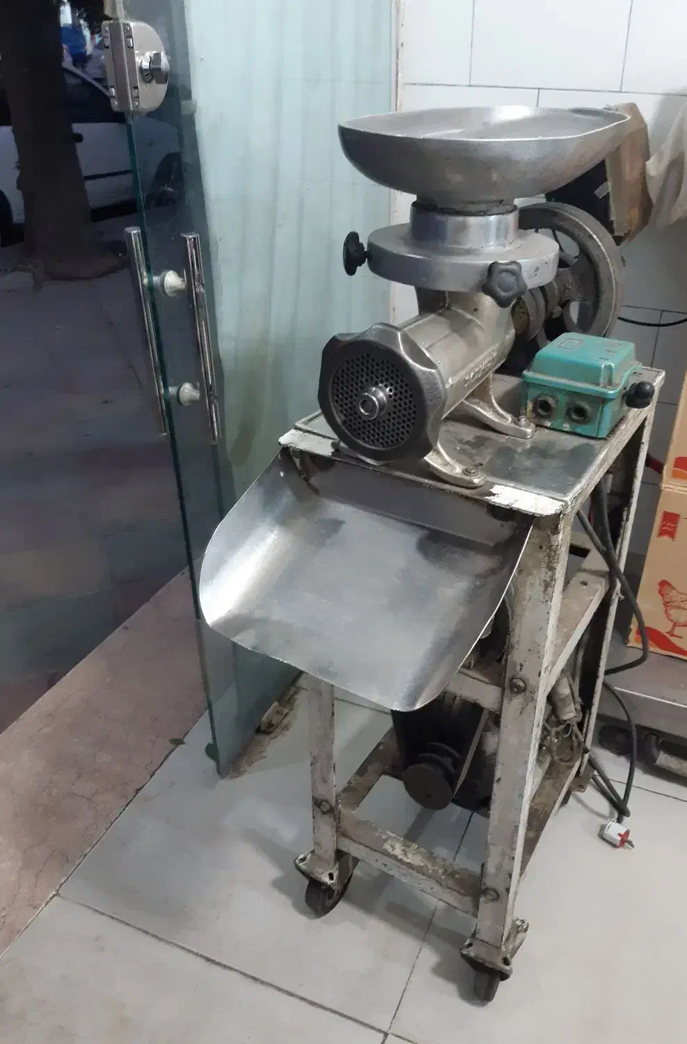 چرخ گوشت صنعتی قصابی و رستوران|کافیشاپ و رستوران|اسلامآباد غرب, |دیوار