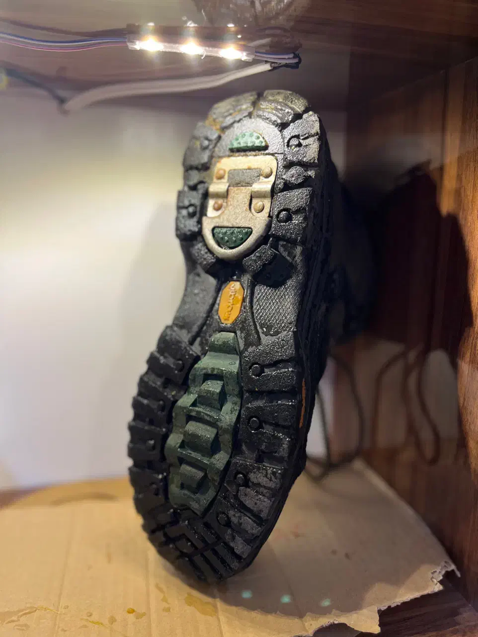 کفش کوهنوردی کلمبیا همراه یخ نورد|کیف، کفش، کمربند|تبریز, |دیوار