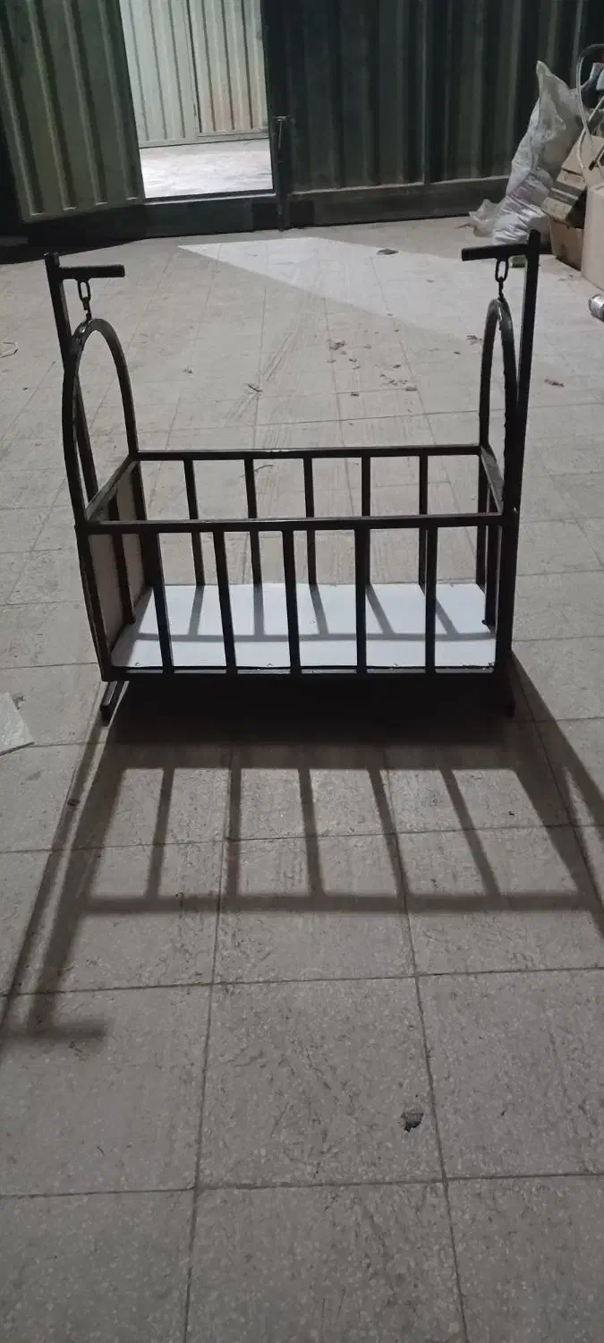 گهواره ی نوزادنواصلااستفاده نشده دست سازومحکم|تخت و صندلی بچه|کاشان, شهرک صنعتی کویر|دیوار