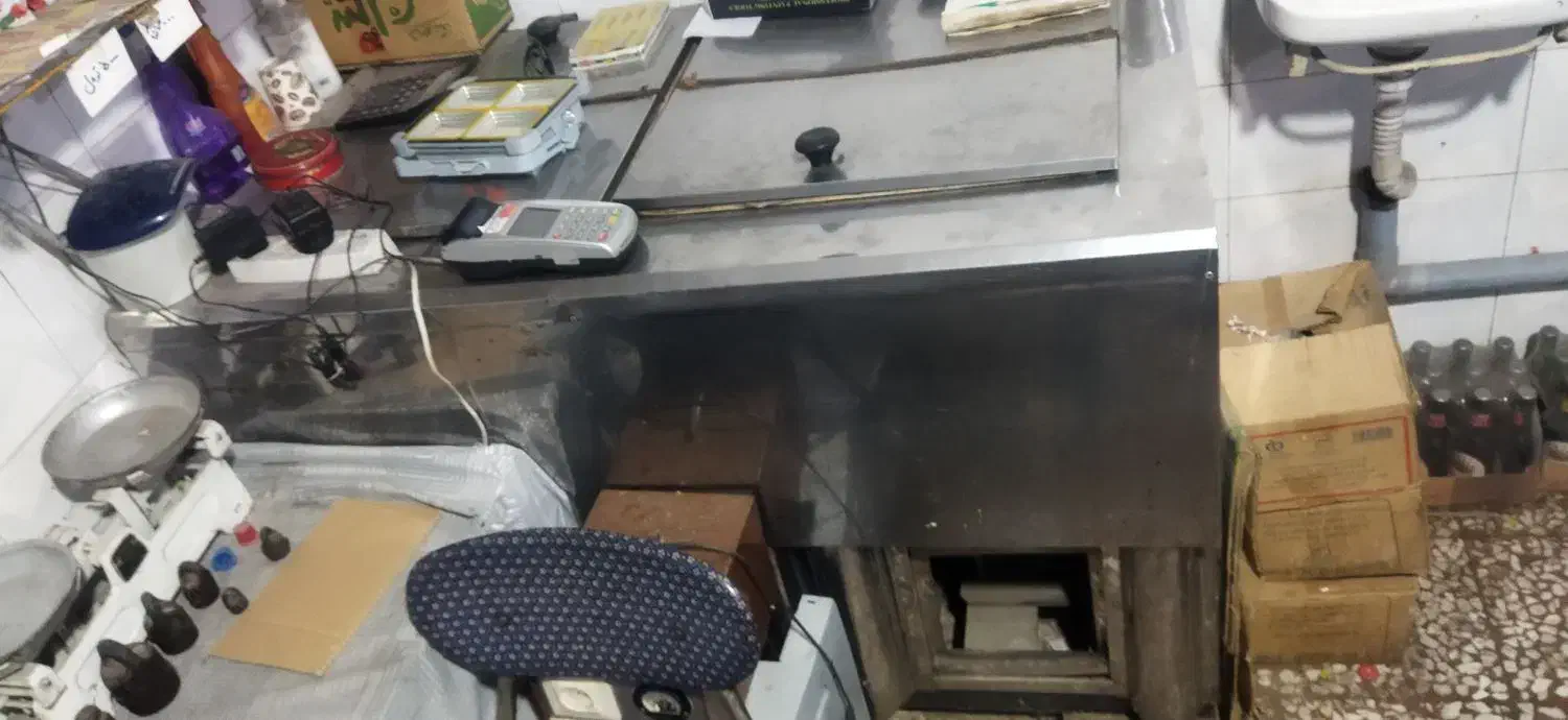 فریزر بستنی، یخچال ویترینی ،فر ساندویچ و کالباس بر|کافی‌شاپ و رستوران|ایلخچی, |دیوار