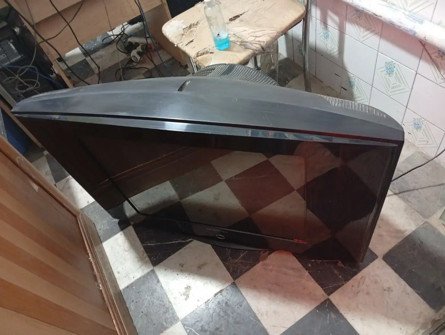 تلویزیون ۳۲اینچ سامسونگ|تلویزیون و پروژکتور|میانه, |دیوار