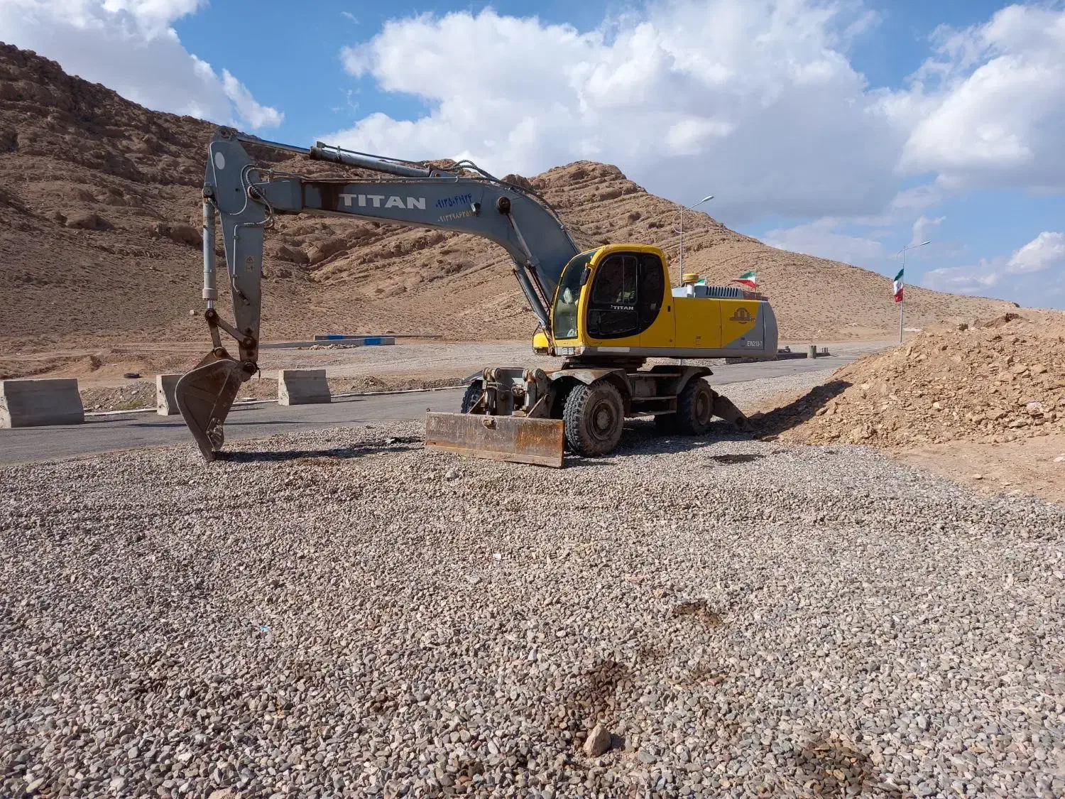 بیل لاستیکی تیتان|خودرو سنگین|کرمان, |دیوار