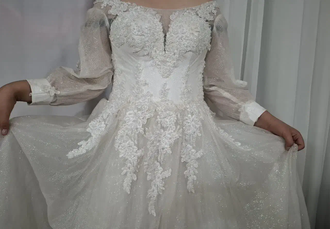 لباس عروس|لباس|رباط‌کریم, الارد|دیوار