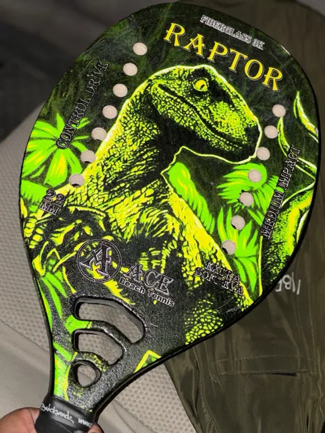 راکت تنیس ساحلی در حد نو|ورزشهای توپی|کیش, |دیوار