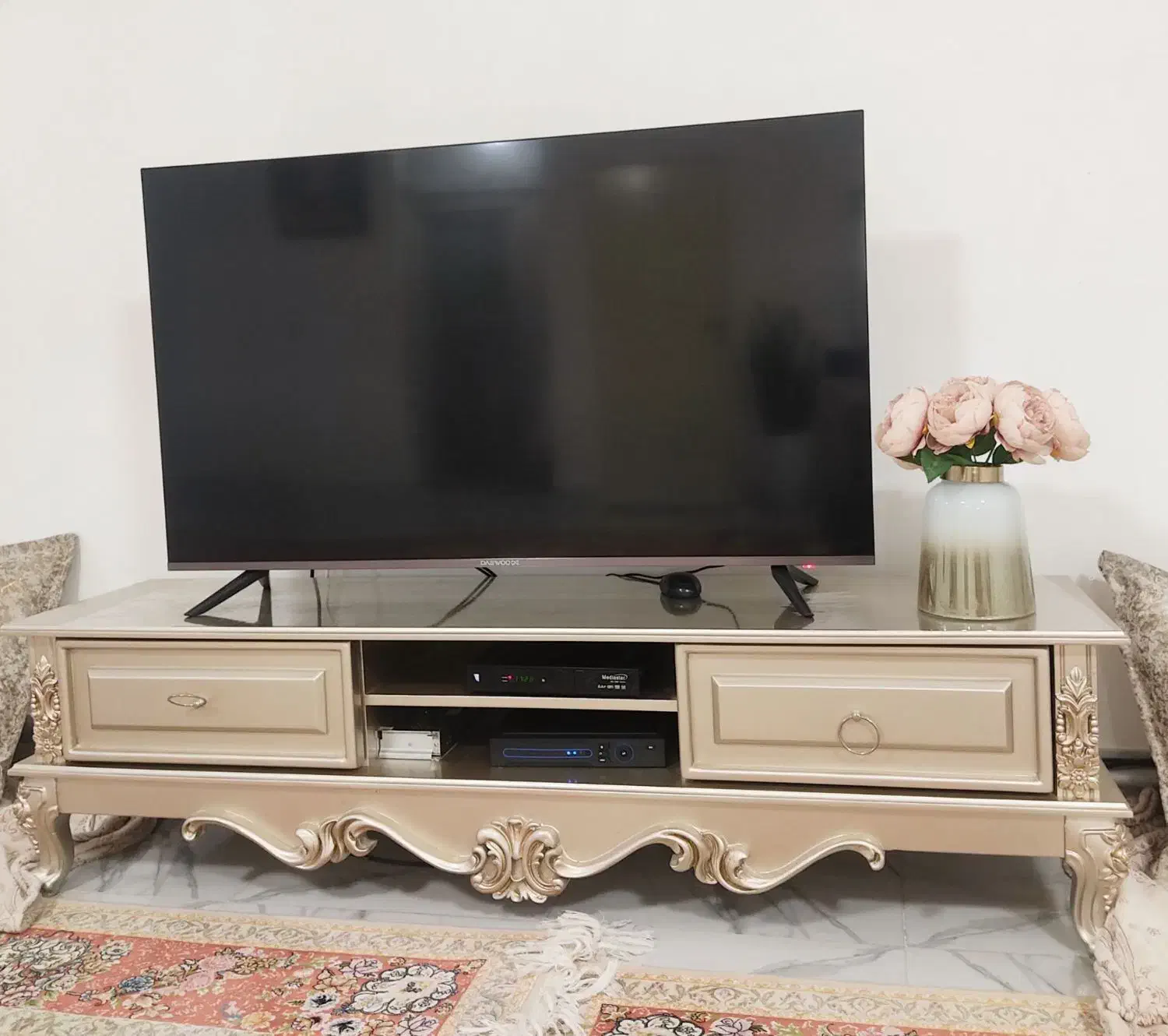 ست اینه کنسول و میز تلویزیون قیمت ۲۰۰۰۰۰۰۰میلیون|بوفه، ویترین، کنسول|مرند, |دیوار