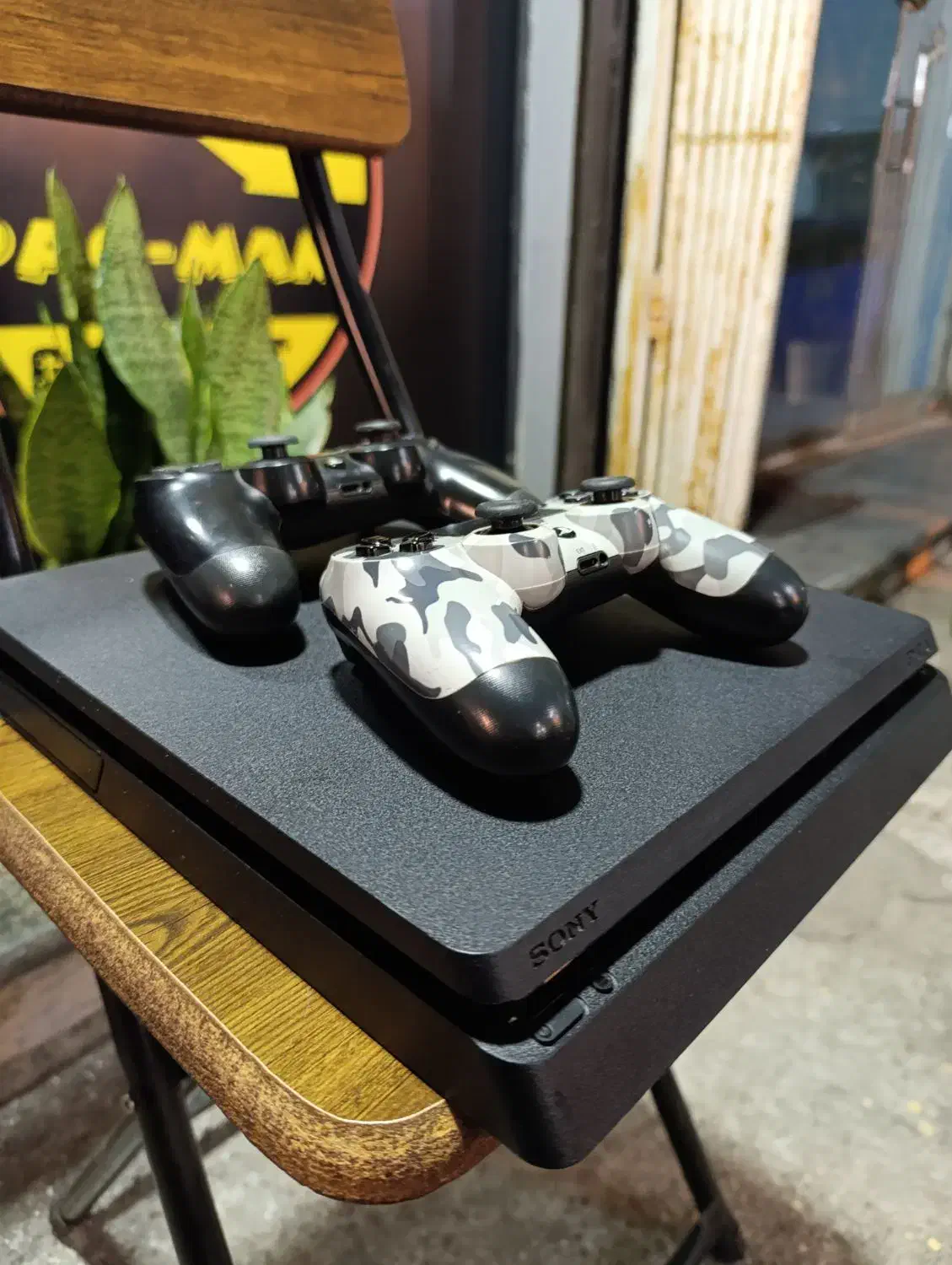کنسول PS4 کپی خور 2 دسته همراه بازی|کنسول، بازی ویدئویی و آنلاین|رشت, معلم|دیوار