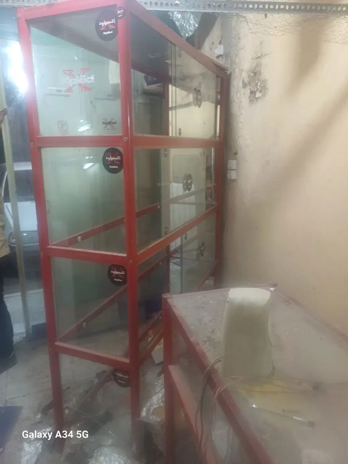 تعداد وسائل از قبیل مبل ویترین میز کار ابزار|حراج|شیراز, عفیفآباد|دیوار