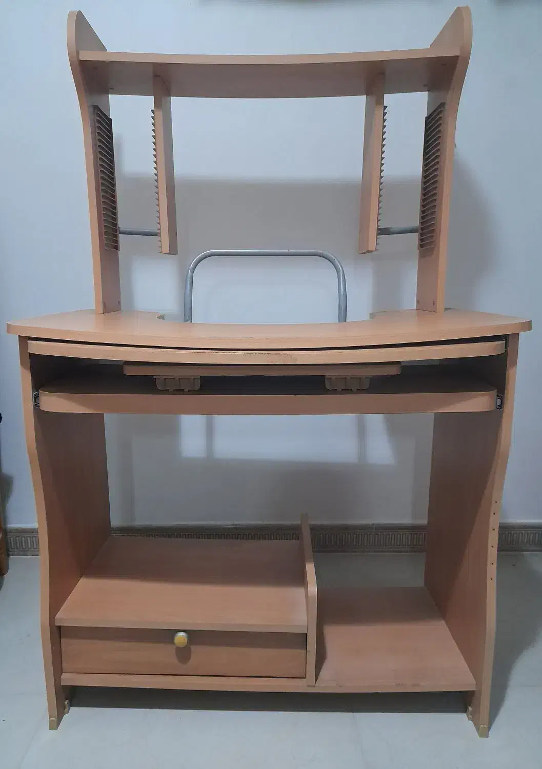 میز تحریر و کامپیوتر|میز تحریر و کامپیوتر|رشت, پاستوریزه|دیوار