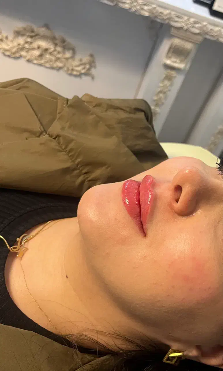 ژل لب روسی|خدمات آرایشگری و زیبایی|رشت, کاکتوس|دیوار