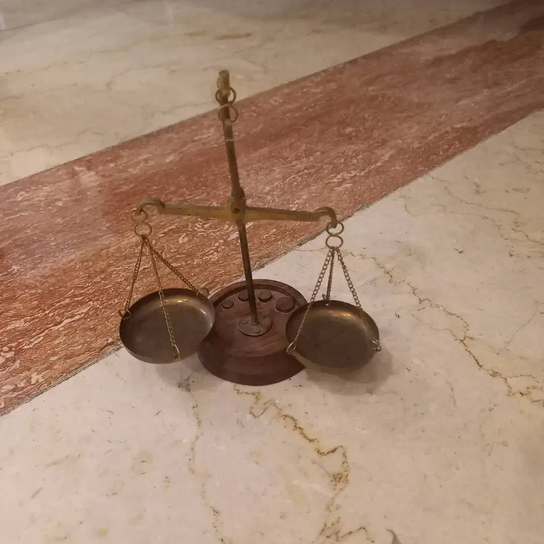 ترازوی کوچک کلکسیونی قدیمی|کلکسیون اشیاء عتیقه|تهران, پاسداران|دیوار