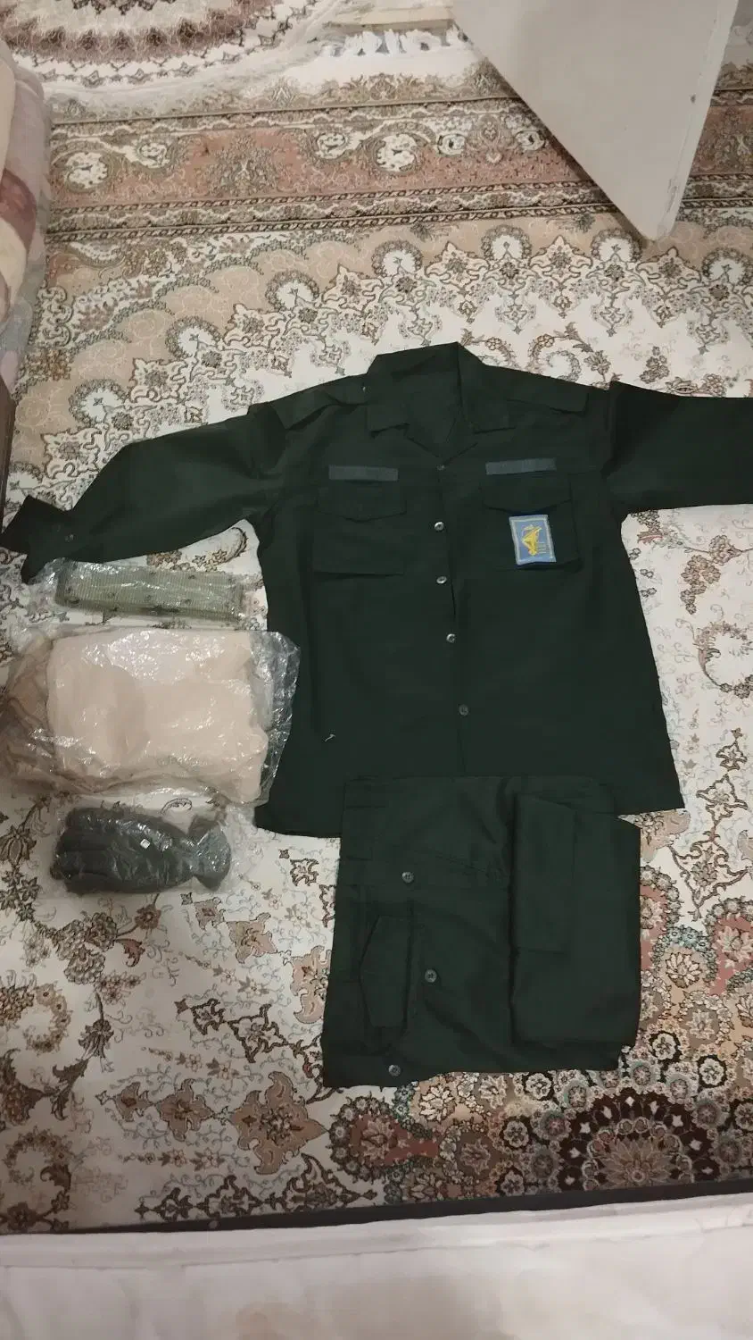 لباس نظامی|لباس|قم, زنبیل آباد|دیوار