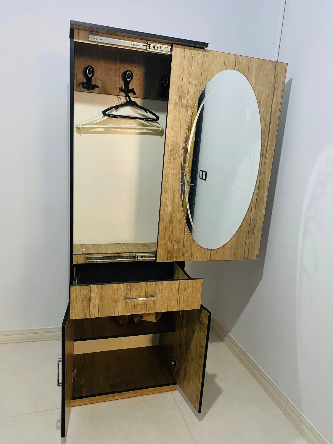 کمد دراور|جاکفشی، کمد، دراور|بهارستان, |دیوار