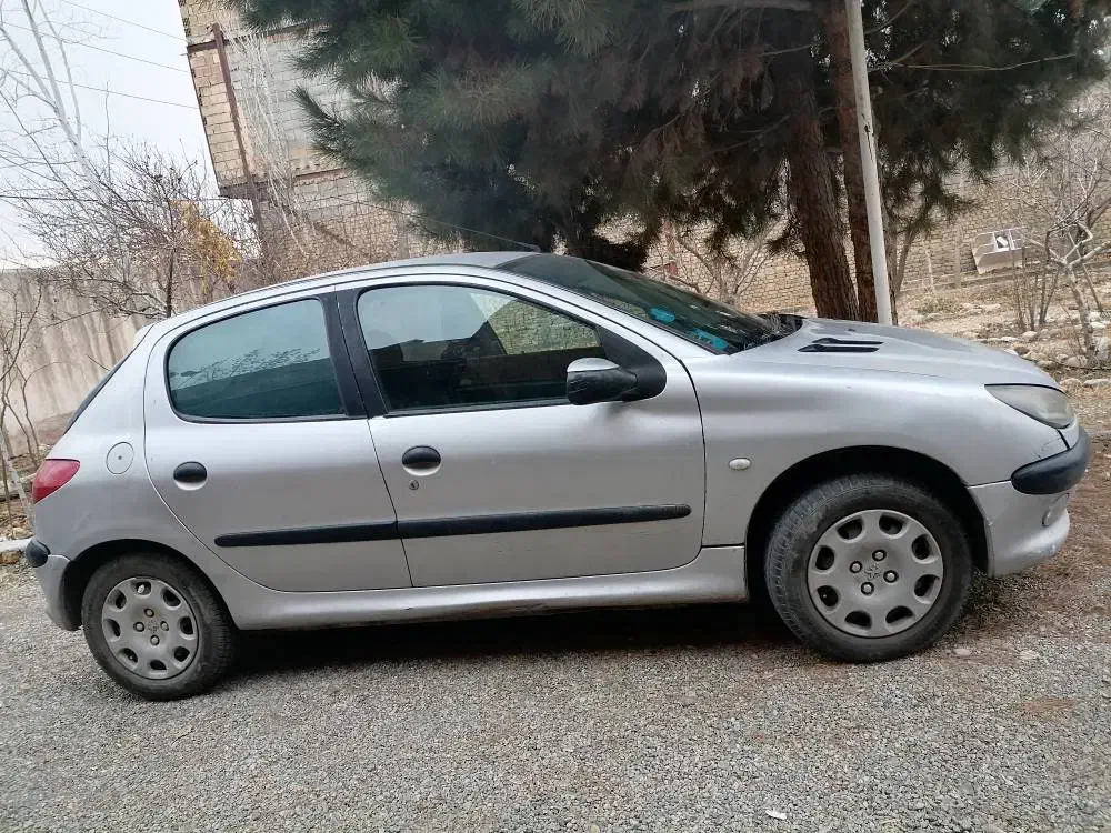 پژو ۲۰۶ مدل ۸۲|خودرو سواری و وانت|هشتگرد, شهرک راه آهن|دیوار