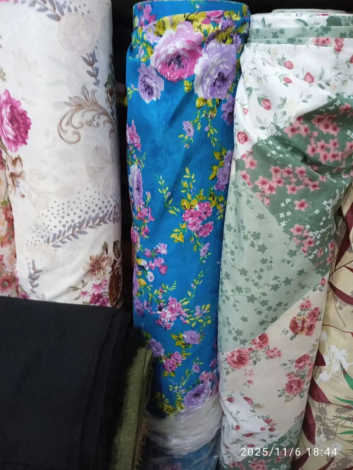 حراجی پارچه در پارچه سرای داداش پور|رختخواب، بالش، پتو|اهر, |دیوار