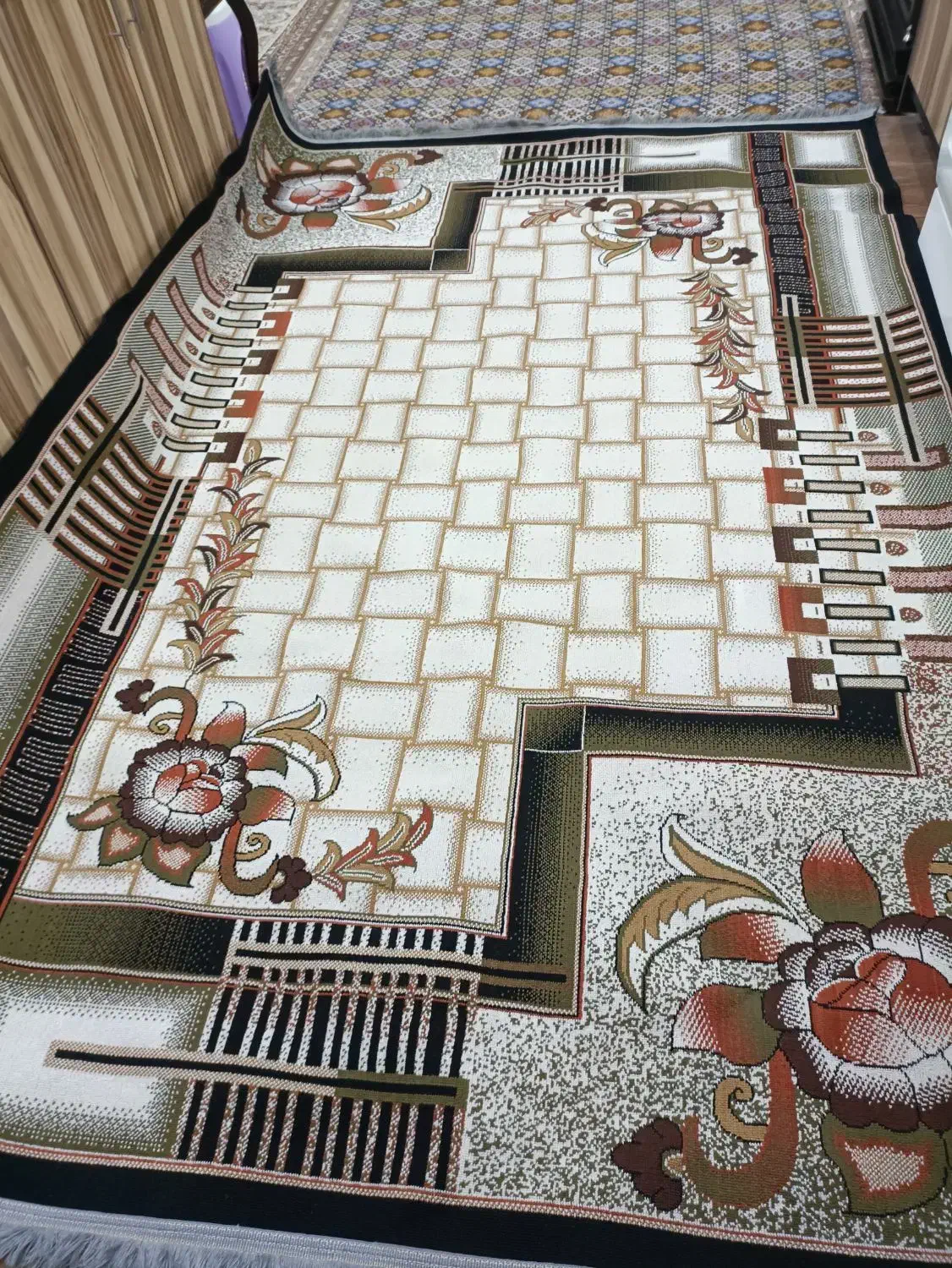 فرش تمیز بدون پارگی و موکت ۲×۳|فرش|نیشابور, شهرک رسولی|دیوار