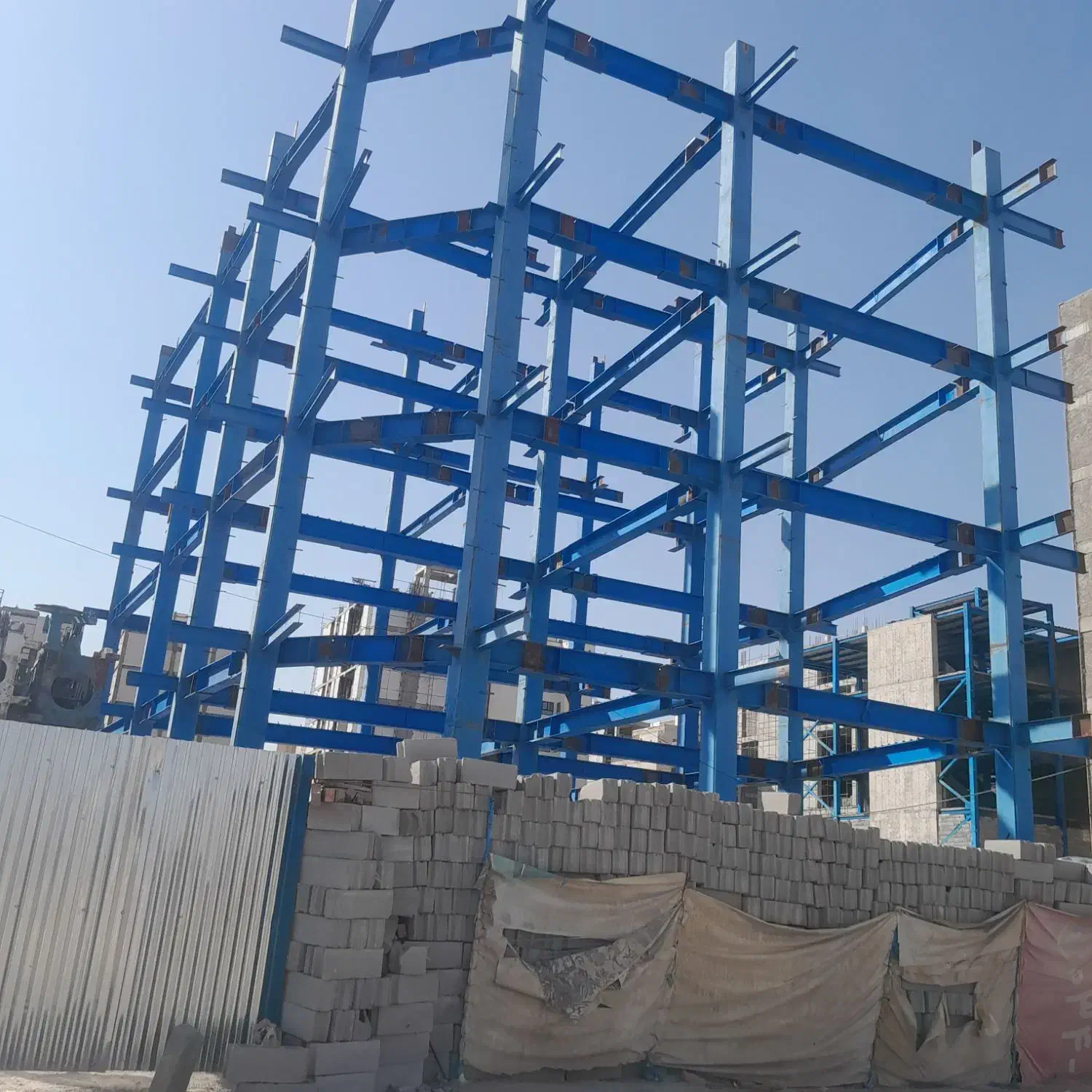 ساخت و نصب سازه های اسکلت فلزی|خدمات پیشه و مهارت|کرمان, |دیوار