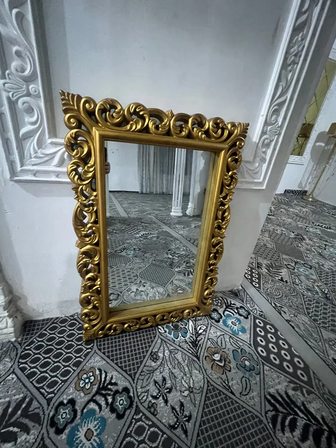 آینه سلطنتی|آینه|خرمشهر, |دیوار