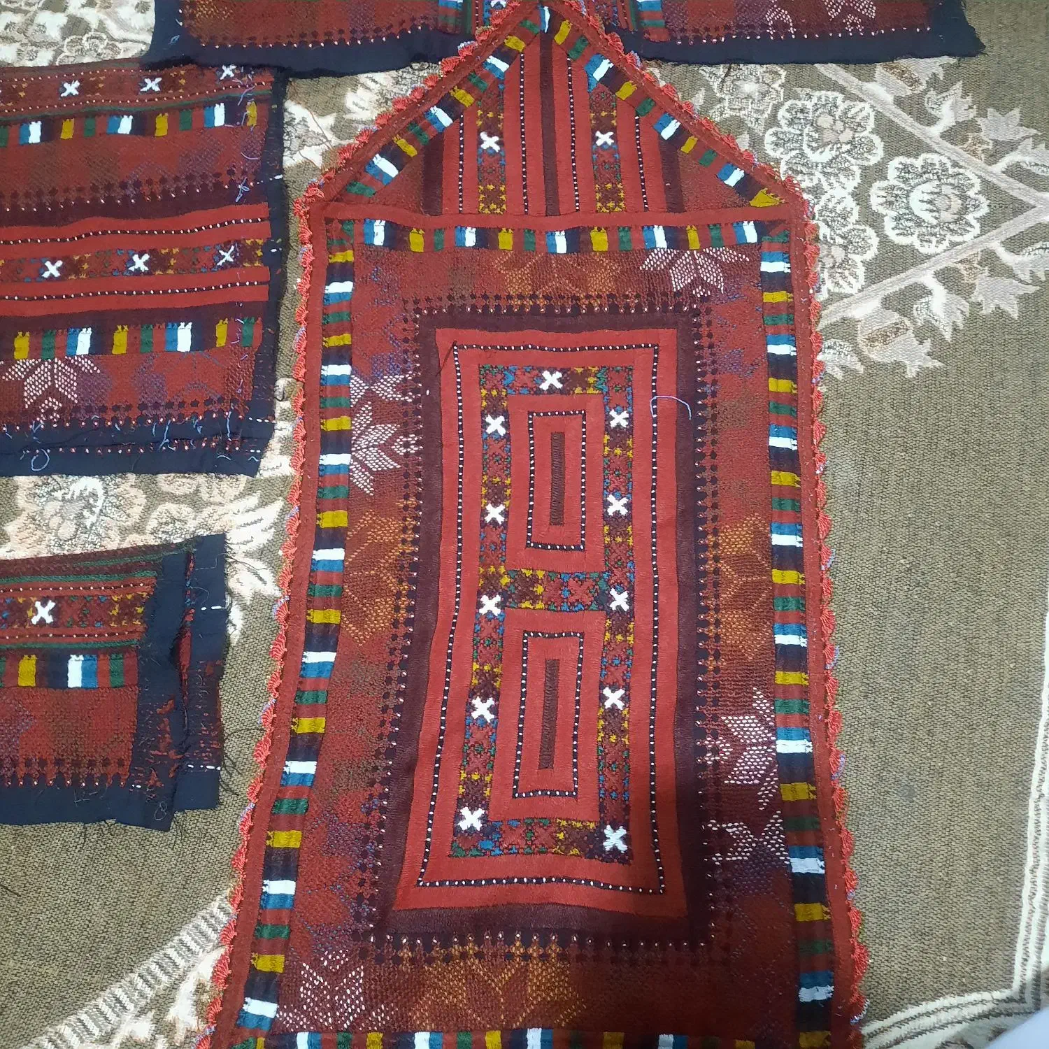 زی و آستین نو|لباس|میرجاوه, |دیوار