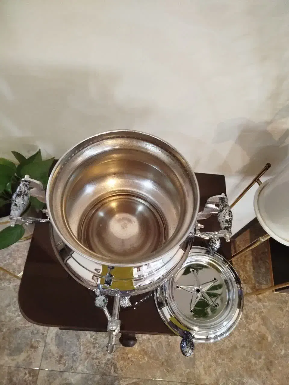 سماور گازی همراه با قوری چینی|سماور، چایساز، قهوهساز|فردیس, شهرک راه آهن|دیوار