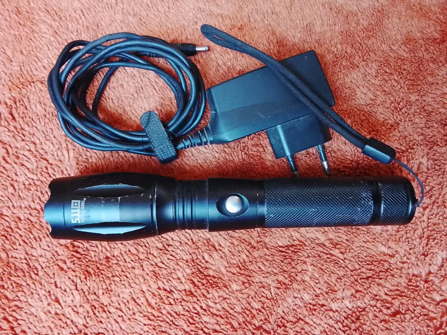 چراغ قوه پلیسی5.11+ بهمراه شارژر، ال ای دی|کوهنوردی و کمپینگ|نظرآباد, نظرآباد|دیوار