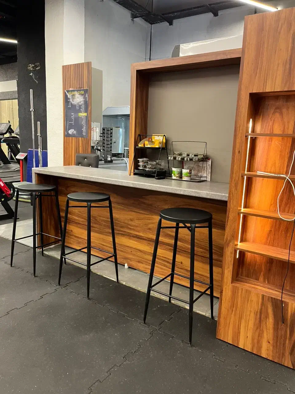 رهن کافی شاپ باشگاه بدنسازی|اجارهٔ مغازه و غرفه|شیراز, فرگاز|دیوار