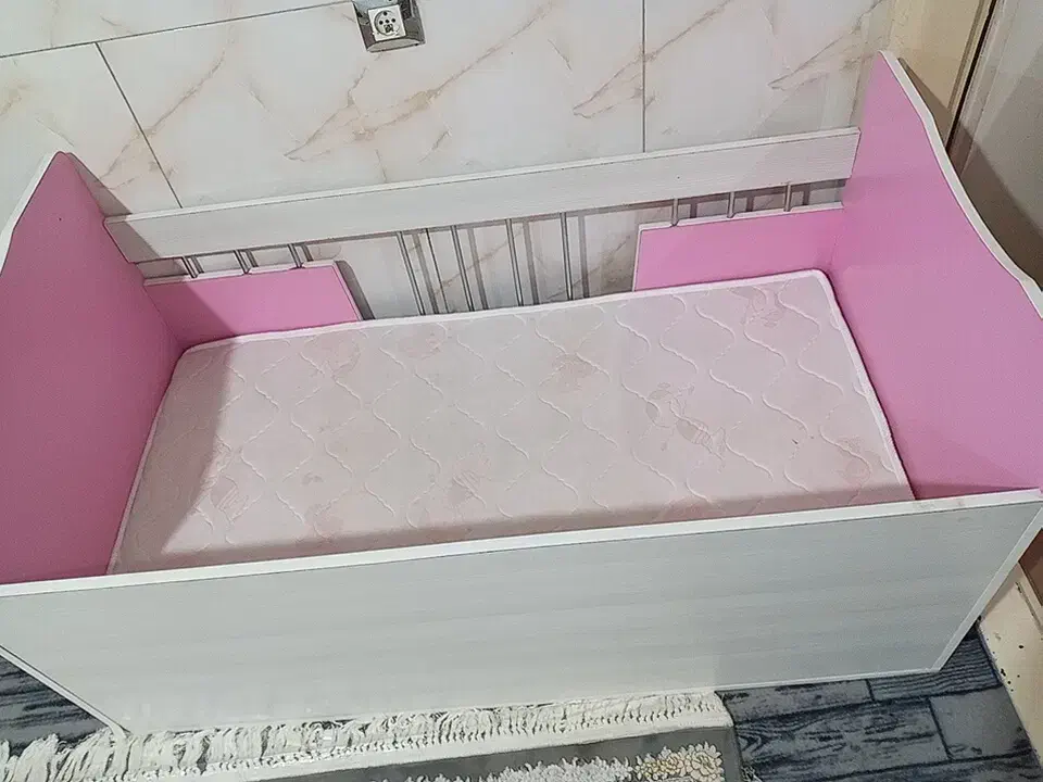 تخت نوزادتا دوسال|تخت و صندلی بچه|گلستان (تهران), |دیوار