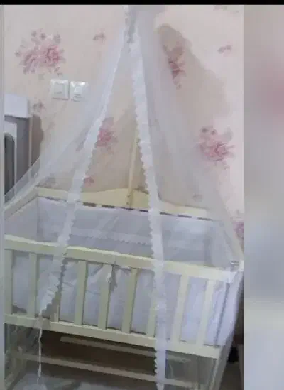 گهواره و تخت کنار مادر|اسباب و اثاث بچه|شیراز, تندگویان|دیوار