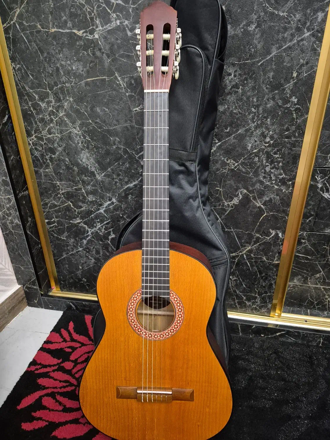 گیتار متاع پور|گیتار، بیس، امپلیفایر|میانه, |دیوار