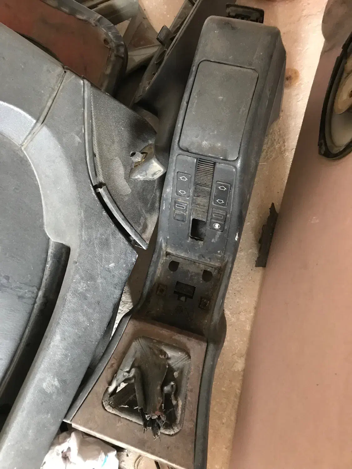 رودری کنسول وسط قاب ستون ها|قطعات یدکی و لوازم جانبی|کبودرآهنگ, |دیوار