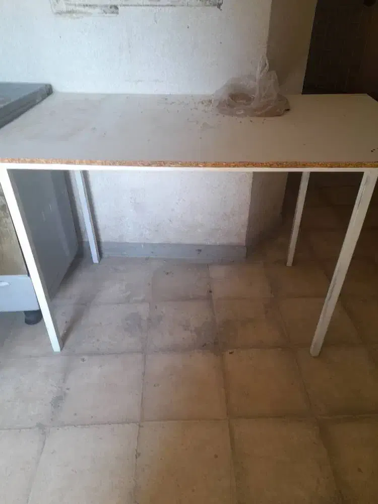 یک عددفرش چهارمتری.یک عدد میز کار|حراج|شیراز, دشت چنار|دیوار