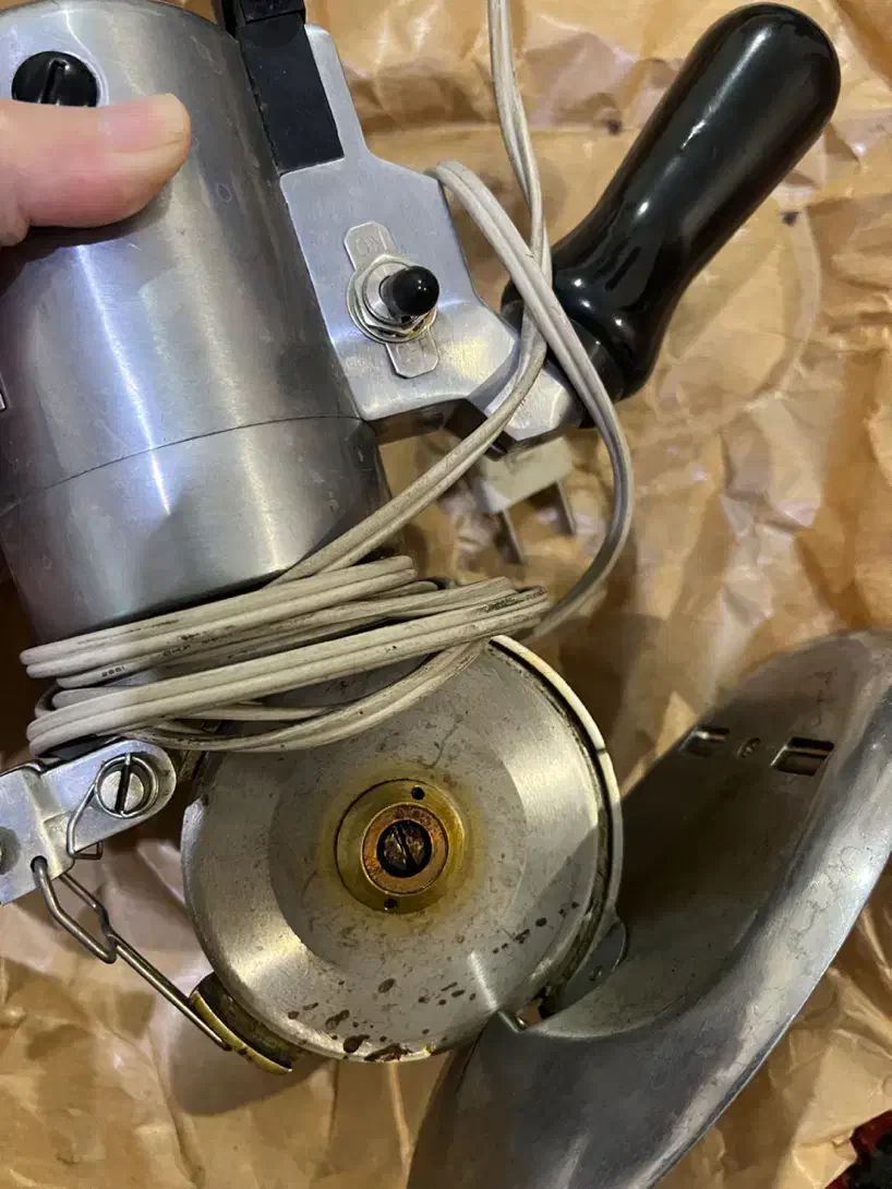 قیچی خیاطی برقی|لوازم خیاطی و بافتنی|تبریز, |دیوار