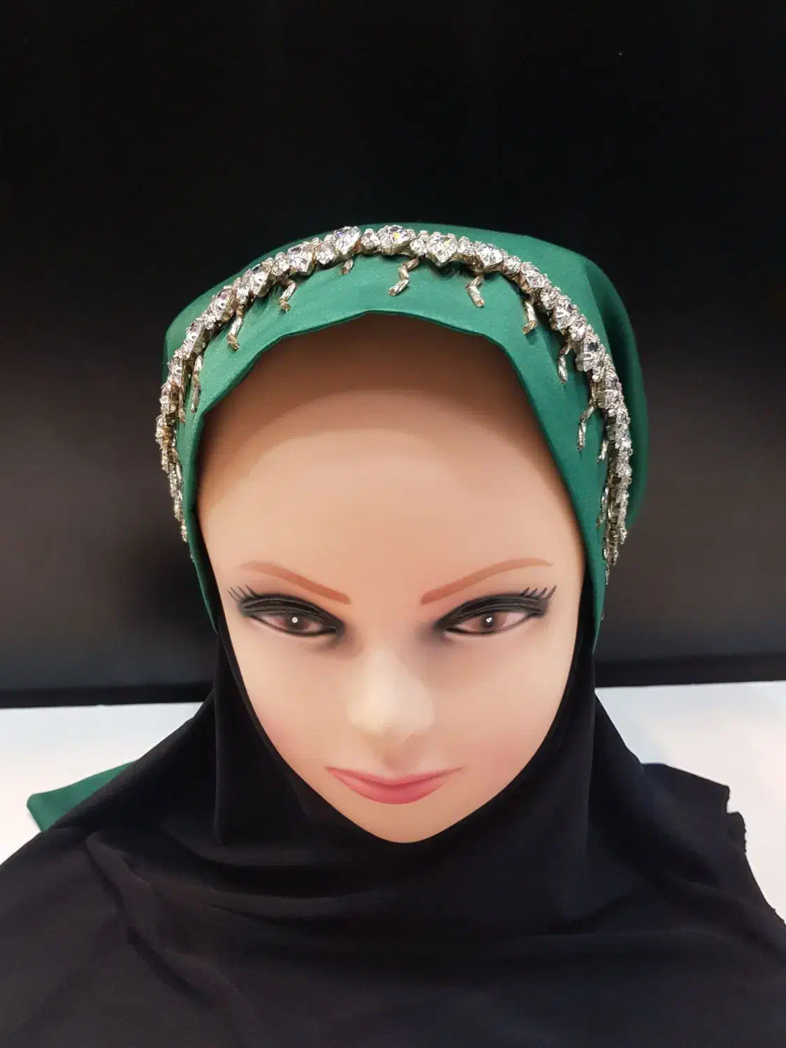 توربان مجلسی|لباس|رشت, استادسرا|دیوار