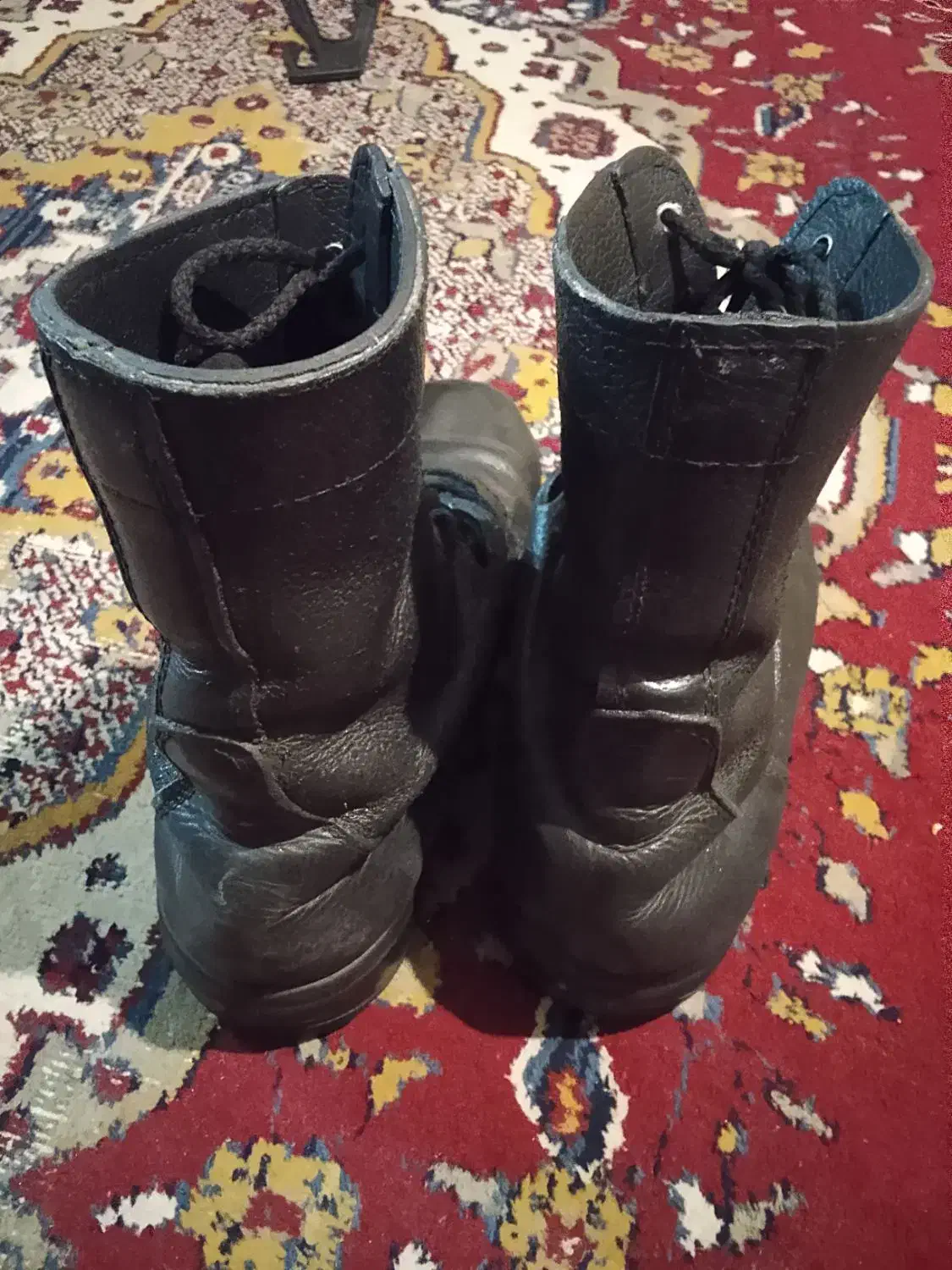 پوتین سربازی|کیف، کفش، کمربند|ابریشم, |دیوار